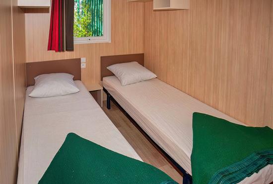 bedroom with 1 double bed - Campsite La Siesta | La Faute sur Mer