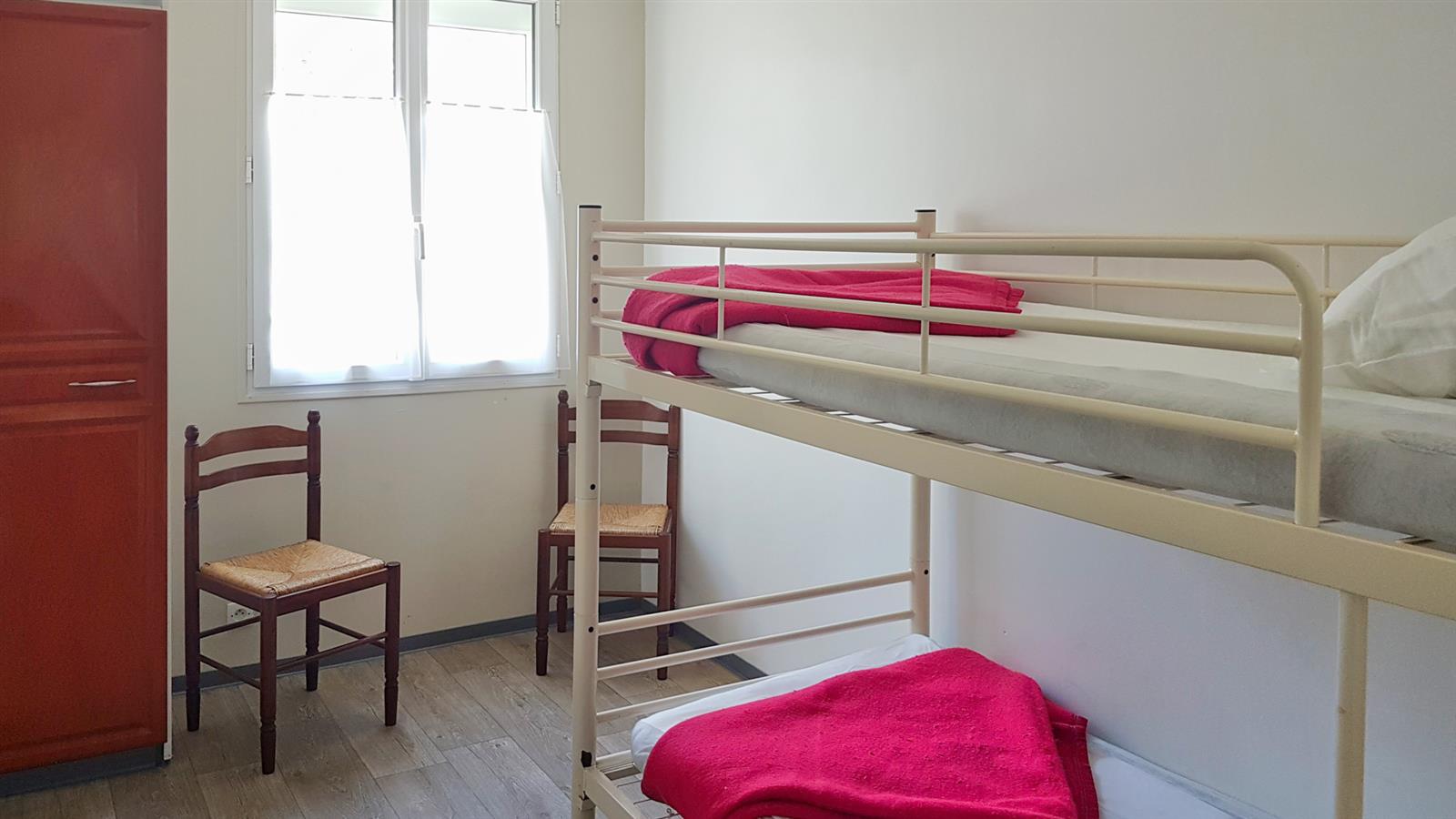 bedroom with 1 bunk bed - Camping La Siesta | La Faute sur Mer