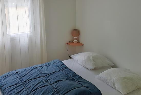 Bedroom with one double bed - Campsite La Siesta | La Faute sur Mer
