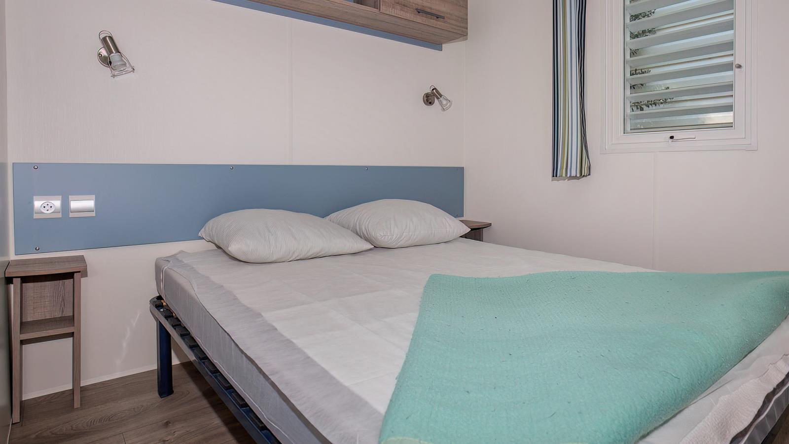 Bedroom with double bed - Camping La Siesta | La Faute sur Mer