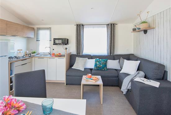 Kitchen, living room and dining room - Camping La Siesta | La Faute sur Mer