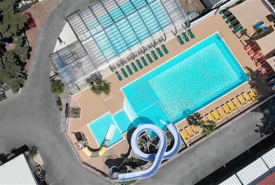 el tobogán de la piscina climatizada del Camping la siesta en La Faute sur mer - Campsite La Siesta | La Faute sur Mer