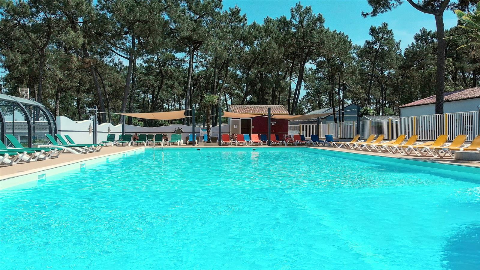 Playa con piscina climatizada en el camping La Siesta en La Faute sur Mer - Camping La Siesta | La Faute sur Mer